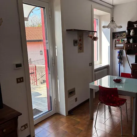 בית נופש Ester Lakehouse, Graziosa Casa Indipendente *