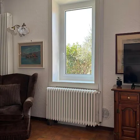 Ester Lakehouse, Graziosa Casa Indipendente בית נופש