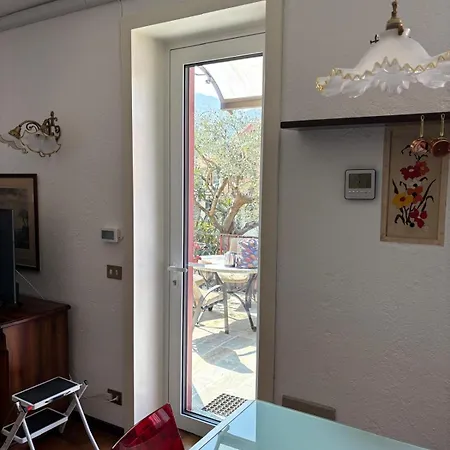 בית נופש Ester Lakehouse, Graziosa Casa Indipendente ליירנה